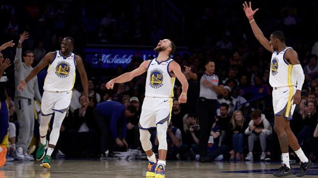 סטפן קרי, דריימונד גרין, ג'ונתן קומינגה (צילום: Getty images)