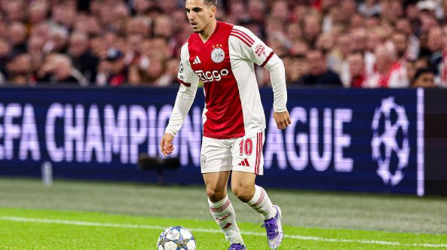 אוסקר גלוך שחקן אייאקס (צילום: BSR Agency)