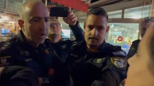 נצ"מ יובל ראובן קורא לעבר ח"כ נעמה לזימי "את אפס" (צילום: שימוש לפי סעיף 27א')