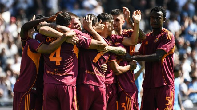 שחקני רומא חוגגים (צילום: Gettyimages)