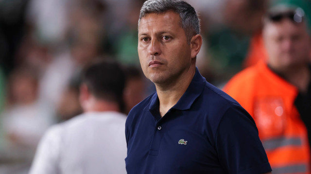 דייגו פלורס, מאמן מכבי חיפה (צילום: מאור אלקסלסי)