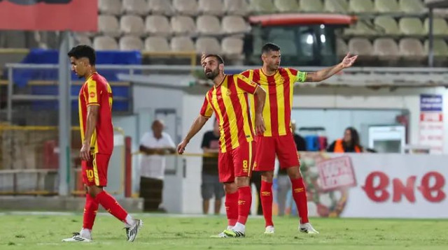 עוד ערב עגום להגנה של אשדוד (צילום: לירון מולדובן)