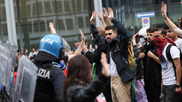 מהומות באיטליה בהפגנות על תמיכה בעזה (צילום: רויטרס)