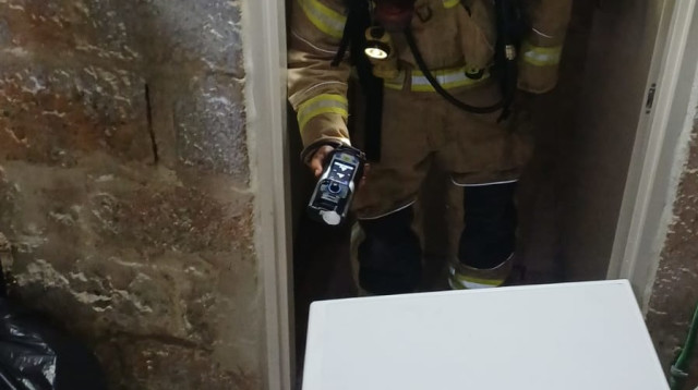 פליטת גז רעיל במאה שערים (צילום: דוברות כבאות והצלה)