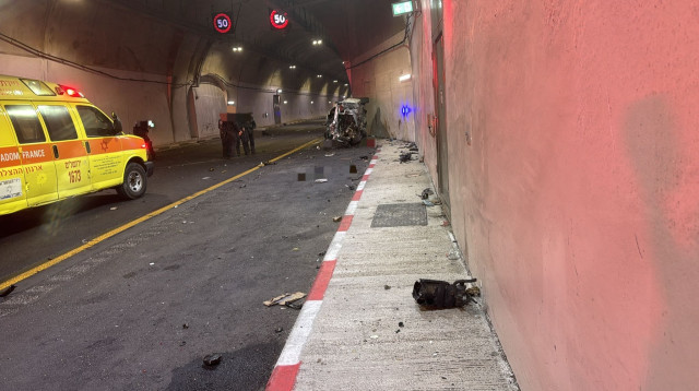 זירת התאונה בכביש 1 (צילום: תיעוד מבצעי מד"א)