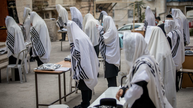 תפילות (צילום: יונתן זינדל פלאש 90)