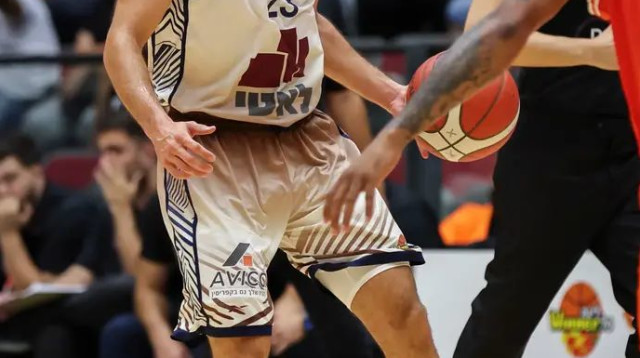 רוצים לעלות שלב. קרית אתא (צילום: מאור אלקסלסי)