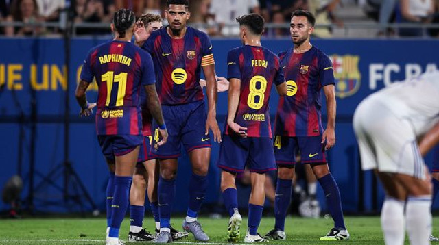 שחקני ברצלונה חוגגים (צילום: Gettyimages)
