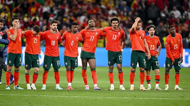 שחקני נבחרת פורטוגל במתח בבעיטות ההכרעה בגמר ליגת האומות מול ספרד (צילום: DeFodi Images)