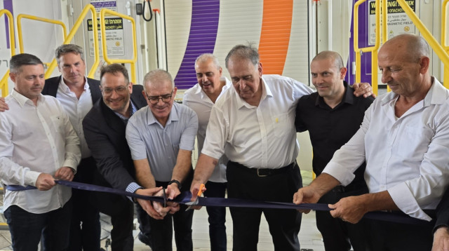 ניידת MRI חדשנית של מור אינסייד באצטדיון סמי עופר בחיפה (צילום: דבורה שרר)