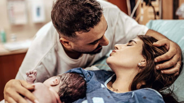 מאור ונאור בחדר הלידה (צילום:  גליה אסתר לוי)