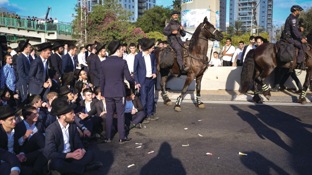 הפגנות חרדים (צילום: אבשלום ששוני)