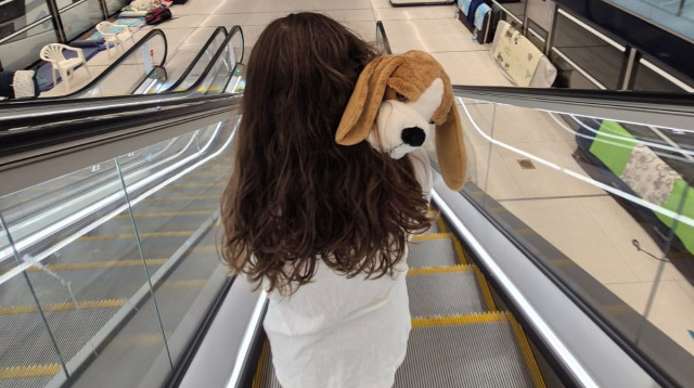 חיבוקי בתחנת הרכבת הקלה בתל אביב (צילום: שי חן גל)