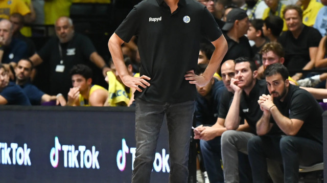 עודד קטש, מאמן מכבי תל אביב (צילום: ברני ארדוב)