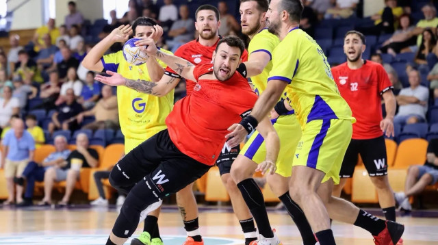 אור ממן מהפועל אשדוד במפגש עם מכבי ראשון לציון (צילום: אתר רשמי, הדר ואן קולא איגוד הכדוריד)