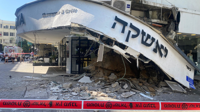 מרפסת קרסה בתל אביב (צילום: אבשלום ששוני)