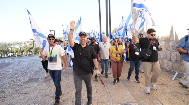 המשלחת בראשות הבישוף רוברט סטרנס (צילום: דודו קורן)