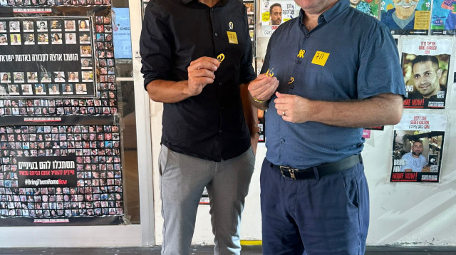 חגי לוין משמאל ביחד עם רז אביטן-כץ, עמותת "למענם" (צילום: עמותת "למענם")