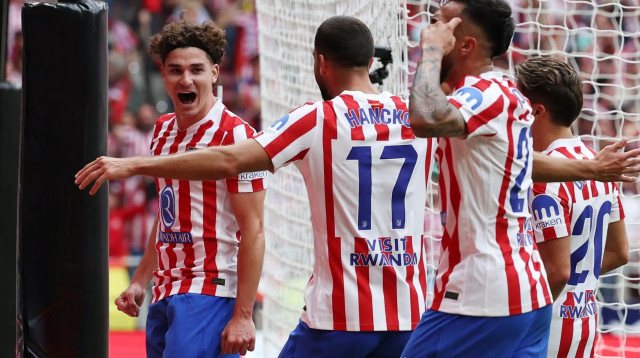 חוליאן אלברס חוגג שער לזכות אתלטיקו מדריד (צילום: רויטרס)