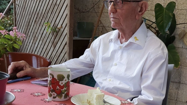 שנתיים לאחר שפונה מביתו בנירים בשל אסון 7.10 -  חוזר חיים שילה בן ה-100 לביתו בקיבוץ (צילום: פרטי)