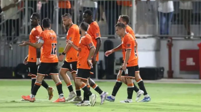 בני יהודה חוגגת ניצחון שלישי ברציפות (צילום: שלומי גבאי)