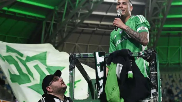 דיבר לקהל. שרי (צילום: ברני ארדוב)