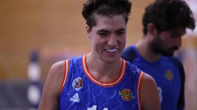 הוביל את מכבי רמת גן לניצחון. אדם אריאל (צילום: אתר רשמי, יפית כחלון באדיבות מכבי קבוצת כנען רמת ג)