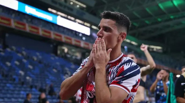 לא עוצר. ביטון בשיאו (צילום: מאור אלקסלסי)