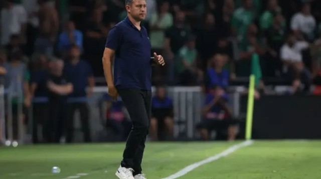 ניסה לעשות שינויים, הם שוב לא הועילו. פלורס (צילום: מאור אלקסלסי)