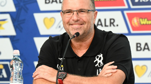 מאמן נבחרת ישראל רן בן שמעון (צילום: ברני ארדוב)