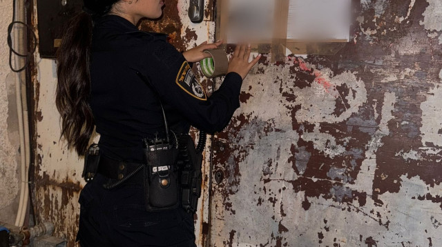 צו סגירה (צילום: דוברות המשטרה)