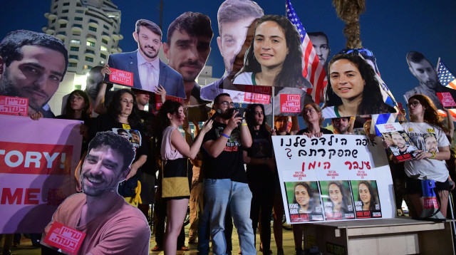 משפחות חטופים מפגינות (צילום: אבשלום ששוני)