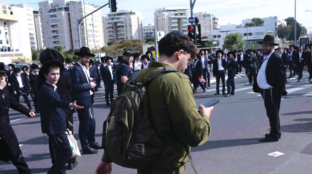 הפגנת חרדים (צילום: אבשלום ששוני)
