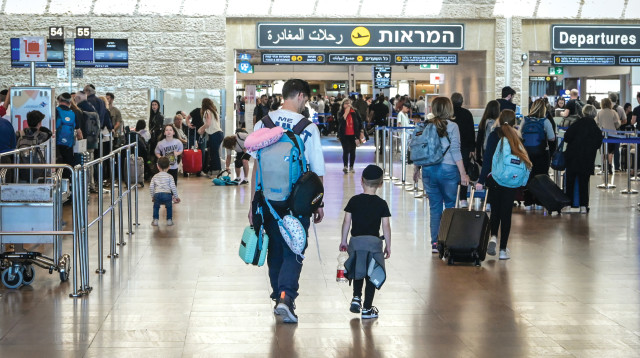 עוזבים את ישראל (צילום: אבשלום ששוני)