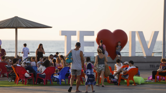 סוכות בנמל תל אביב (צילום: גיא יחיאלי)