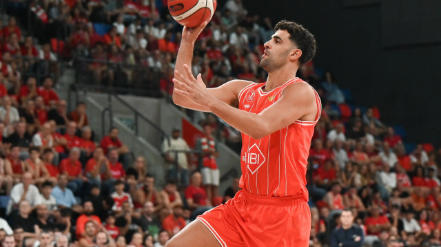 שחקן הפועל תל אביב תומר גינת (צילום: ברני ארדוב)