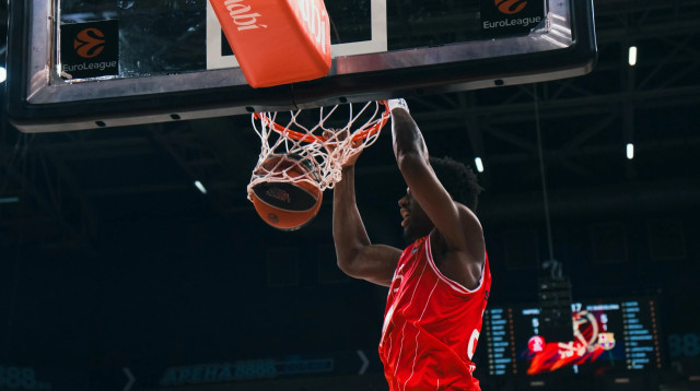 דן אוטורו שחקן הפועל תל אביב (צילום: אתר רשמי, הפועל "IBI" תל אביב)