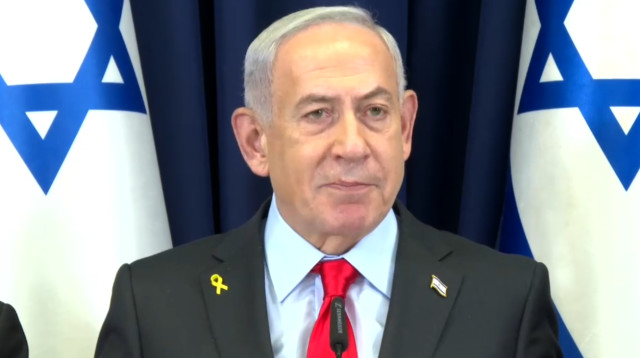 בנימין נתניהו בפתח ישיבת הממשלה (צילום: איתי בית און/ לע"מ)