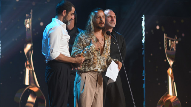 ציון ברוך, איש "מה קשור" - שזכו לפרס הוקרה בטקס על הישגיו המסחריים של "לשחרר את שולי סאן" (צילום: ליאור חורש והאקדמיה לקולנוע וטלוויזיה)