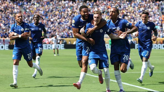שחקני צ'לסי חוגגים בגביע העולם לקבוצות (צילום: Alex Grimm)