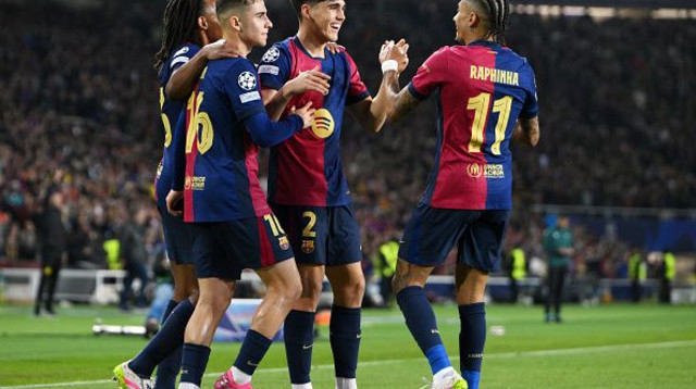 שחקני ברצלונה חוגגים (צילום: David Ramos)