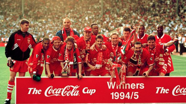 שחקני ליברפול חוגגים זכייה בגביע הליגה 1994/95 (צילום: Paul Popper/Popperfoto)