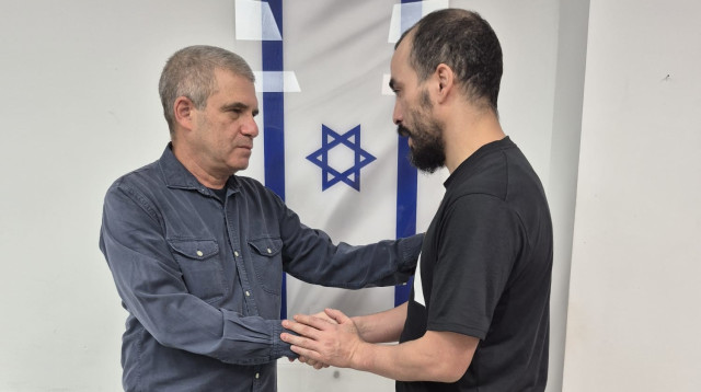 מחמוד סלאמה וגל הירש (צילום: דוברות משרד רה"מ)