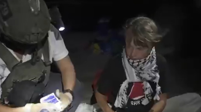 גרטה במשט "סומוד" (צילום: צילום מסך רשת X)