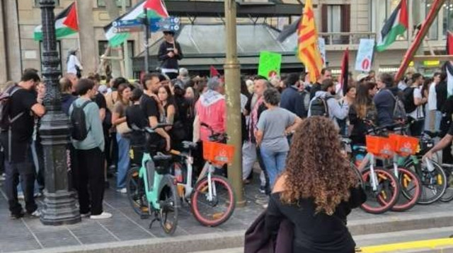 הפגנות אנטישמיות בברצלונה (צילום: חדר המצב של פספורטכארד)