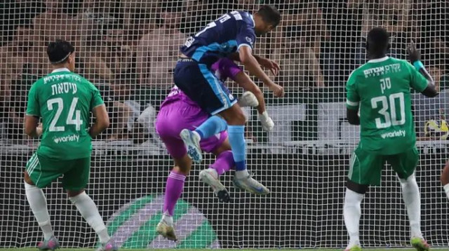 רגע הפציעה. ירמקוב (צילום: מאור אלקסלסי)