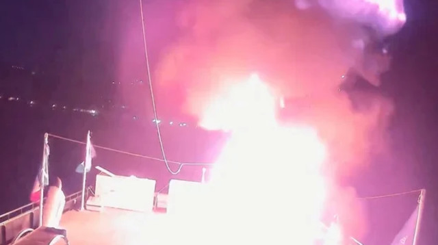 שריפה שפרצה בספינת המשט לעזה (צילום: צילום מסך)