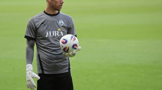 עומרי גלזר באימון נבחרת ישראל (צילום: אודי ציטיאט)