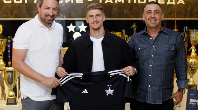 ליאם חרמש, שחקן שריף טירספול עם אביו יניב וסוכנו אדם קידן (צילום: מערכת וואלה, אופיר סער)