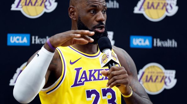 לברון ג'יימס (צילום: Ronald Martinez)